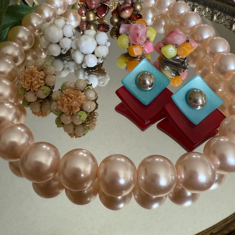 Vintage Clip Earring Bundle With Necklace - Picture 2 of 7